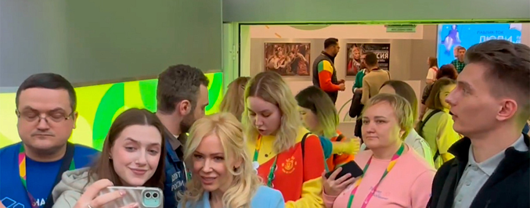 Глава Лиги безопасного Интернета посетила Всемирный фестиваль молодежи